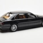 BMW 750iL E38 Melns Otto 1:18 - image 2 of 6