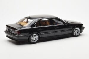 BMW 750iL E38 Melns Otto 1:18 OT609 Sveķi — attēls 2 no 6