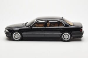 BMW 750iL E38 Melns Otto 1:18 OT609 Sveķi — attēls 3 no 6