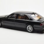 BMW 750iL E38 Melns Otto 1:18 - image 5 of 6