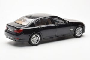 BMW 750Li F02 Facelift Carbon Melns Kyosho 1:18 08784BK Metāls — attēls 3 no 8