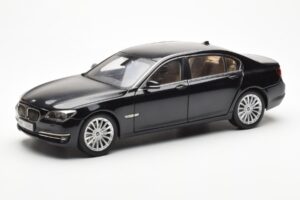 BMW 750Li F02 Facelift Carbon Melns Kyosho 1:18