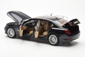 BMW 750Li F02 Facelift Carbon Melns Kyosho 1:18 08784BK Metāls — attēls 5 no 8