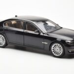 BMW 750Li F02 Facelift Carbon Melns Kyosho 1:18 - image 6 of 8