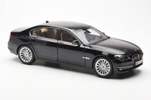 BMW 750Li F02 Facelift Carbon Melns Kyosho 1:18 08784BK Metāls — attēls 6 no 8