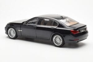 BMW 750Li F02 Facelift Carbon Melns Kyosho 1:18 08784BK Metāls — attēls 7 no 8
