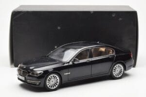 BMW 750Li F02 Facelift Carbon Melns Kyosho 1:18 08784BK Metāls — attēls 8 no 8