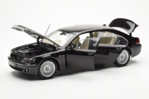 BMW 760Li E66 Melns Kyosho 1:18 08572BK Metāls — attēls 2 no 9