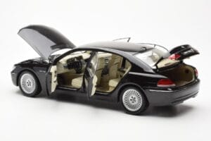 BMW 760Li E66 Melns Kyosho 1:18 08572BK Metāls — attēls 5 no 9
