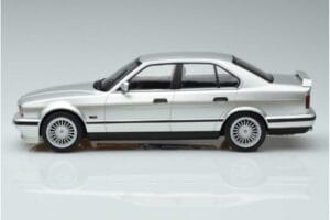 BMW Alpina B10 4.6 E34 Sudrabs MCG 1:18 MCG18231 Metāls — attēls 3 no 5