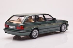 BMW Alpina B10 E34 Touring Tumši Zaļš MCG 1:18 MCG18331 Metāls — attēls 2 no 6