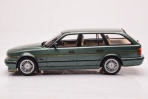 BMW Alpina B10 E34 Touring Tumši Zaļš MCG 1:18 MCG18331 Metāls — attēls 3 no 6