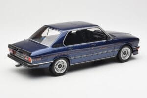 BMW Alpina B7S E12 Turbo Dark Sapphire Zils Metālisks Otto 1:18 OT640 Sveķi — attēls 2 no 6