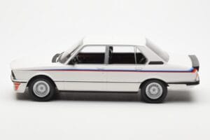 BMW M535i E12 Balts Norev 1:18 183265 Metāls — attēls 3 no 5