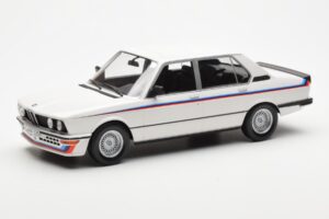 BMW M535i E12 Balts Norev 1:18
