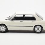 BMW M535i E28 Balts Norev 1:18 - image 3 of 6