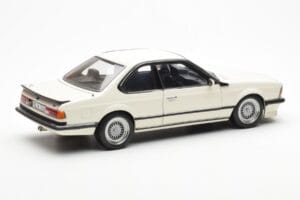 BMW M635 CSi E24 Balts Dealer Edition AUTOart 1:18 80430145829 Metāls — attēls 3 no 8