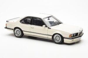 BMW M635 CSi E24 Balts Dealer Edition AUTOart 1:18 80430145829 Metāls — attēls 6 no 8