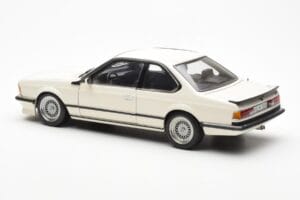 BMW M635 CSi E24 Balts Dealer Edition AUTOart 1:18 80430145829 Metāls — attēls 7 no 8