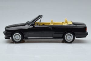 BMW M3 E30 Kabriolets Melns Otto 1:18 OT1012 Sveķi — attēls 3 no 6