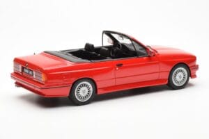BMW M3 E30 Kabriolets Sarkans Otto 1:18 OT077 Sveķi — attēls 2 no 6