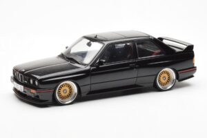 BMW M3 E30 Sport Evolution Melns Custom Wheels AUTOart 1:18