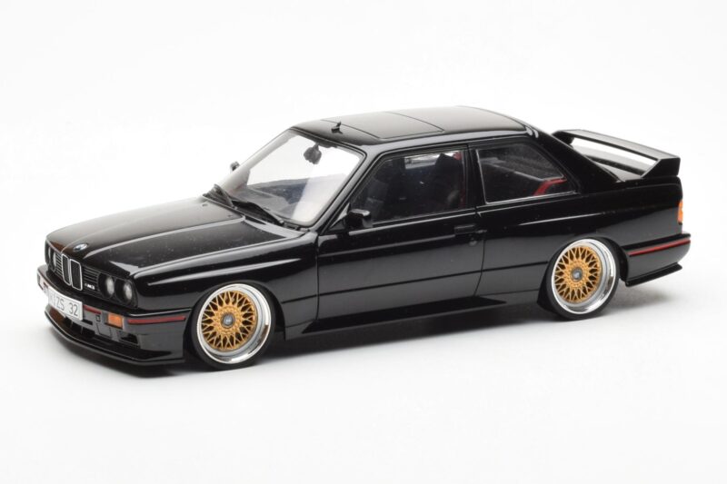 BMW M3 E30 Sport Evolution Melns Custom Wheels AUTOart 1:18