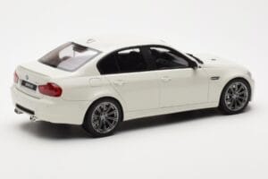 BMW M3 E90 Sedans Balts GT Spirit 1:18 GT053 Sveķi — attēls 2 no 6