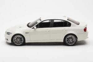 BMW M3 E90 Sedans Balts GT Spirit 1:18 GT053 Sveķi — attēls 3 no 6