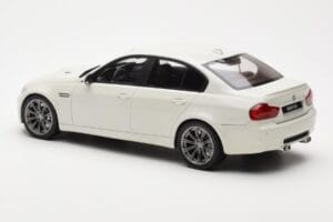 BMW M3 E90 Sedans Balts GT Spirit 1:18 GT053 Sveķi — attēls 5 no 6