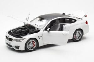 BMW M4 F82 Frozen Brilliant Balts Paragon 1:18 PA-97101 Metāls — attēls 2 no 8