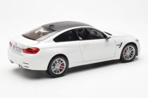 BMW M4 F82 Frozen Brilliant Balts Paragon 1:18 PA-97101 Metāls — attēls 3 no 8