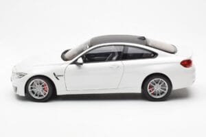 BMW M4 F82 Frozen Brilliant Balts Paragon 1:18 PA-97101 Metāls — attēls 4 no 8