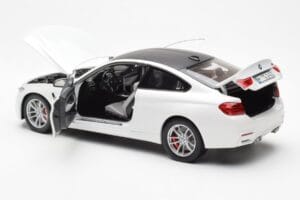 BMW M4 F82 Frozen Brilliant Balts Paragon 1:18 PA-97101 Metāls — attēls 5 no 8