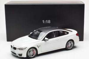 BMW M4 F82 Frozen Brilliant Balts Paragon 1:18 PA-97101 Metāls — attēls 8 no 8