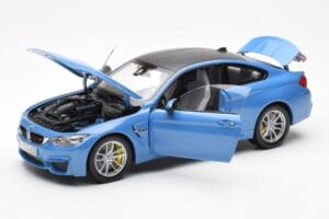 BMW M4 F82 Yas Marina Zils Paragon 1:18 PA-97102 Metāls — attēls 2 no 8