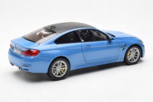 BMW M4 F82 Yas Marina Zils Paragon 1:18 PA-97102 Metāls — attēls 3 no 8