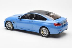 BMW M4 F82 Yas Marina Zils Paragon 1:18 PA-97102 Metāls — attēls 7 no 8