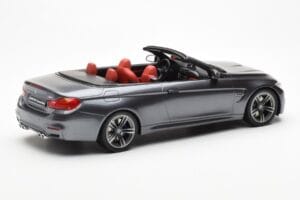 BMW M4 F83 Kabriolets Pelēks GT Spirit 1:18 GT081 Sveķi — attēls 2 no 6