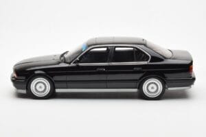 BMW M5 E34 Melns Otto 1:18 OT690 Sveķi — attēls 3 no 6