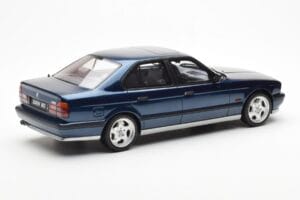 BMW M5 E34 Zils Metallic Otto 1:18 OT576 Sveķi — attēls 2 no 6