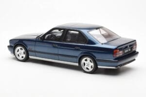 BMW M5 E34 Zils Metallic Otto 1:18 OT576 Sveķi — attēls 5 no 6