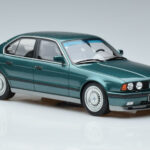BMW M5 E34 Cecotto Edition Zaļš Otto 1:18 - image 4 of 6