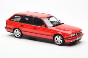 BMW M5 E34 Touring Sarkans Otto 1:18 OT951 Sveķi — attēls 4 no 6