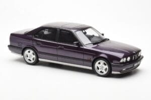BMW M5 E34 Violets Otto 1:18 OT106 Sveķi — attēls 4 no 6