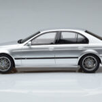 BMW M5 E39 Sudrabs Otto 1:18 - image 3 of 7