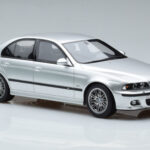 BMW M5 E39 Sudrabs Otto 1:18 - image 4 of 7