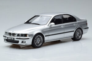 BMW M5 E39 Sudrabs Otto 1:18