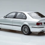 BMW M5 E39 Sudrabs Otto 1:18 - image 5 of 7