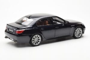 BMW M5 E60 Carbon Melns Kyosho 1:18 08593BK Metāls — attēls 3 no 8